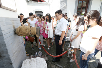 C:\Documents and Settings\Administrator\桌面\七一八办宣誓\AK7R1659.JPG