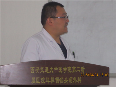 2-马伟军主治医师作学术报告.JPG