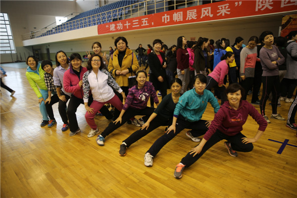 160304教育系统运动会 (166压腿).JPG