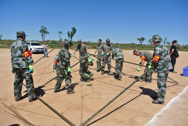 搭建帐篷.jpg 搭建帐篷.jpg