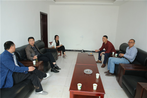 7.王建叶甲奎与镇党委镇政府进行工作对接.JPG 7.王建叶甲奎与镇党委镇政府进行工作对接.JPG