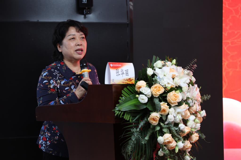 张华丽2.jpg 张华丽2.jpg