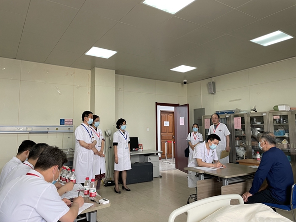巡考胸心外科考场_副本.jpg