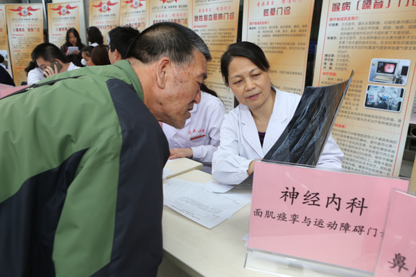 C:\Documents and Settings\Administrator\桌面\单科门诊开诊\AK7R4624.JPG