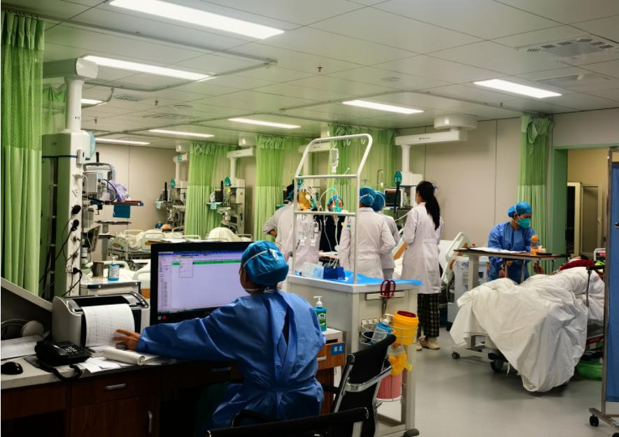 图1 满负荷运转的心血管内科重症监护室1png