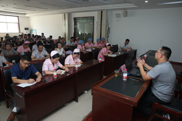 吴喜利教授做学术讲座.jpg 吴喜利教授做学术讲座.jpg