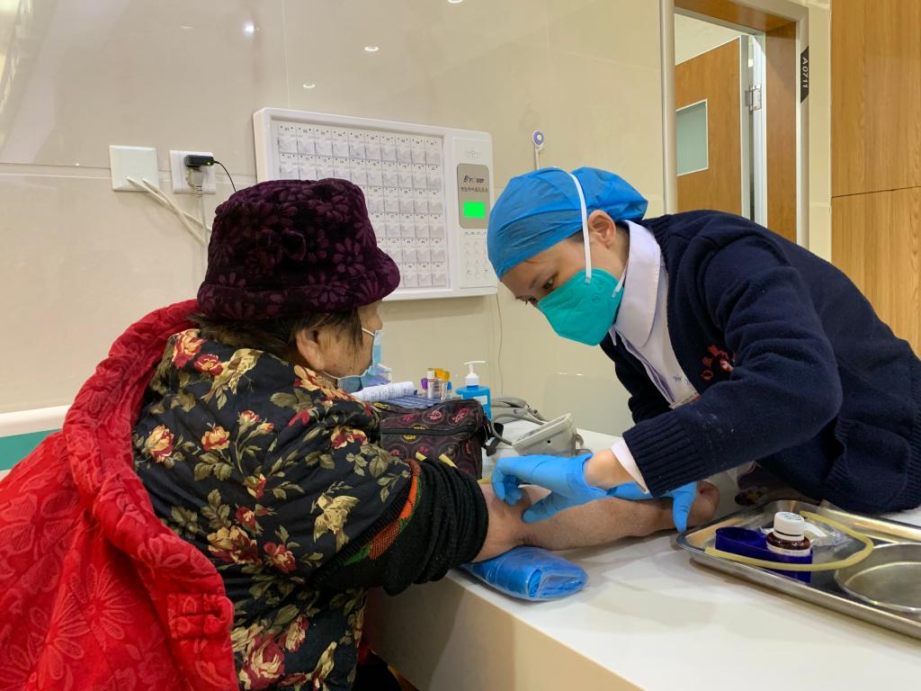 图11 护师石小满接待新入院患者JPG