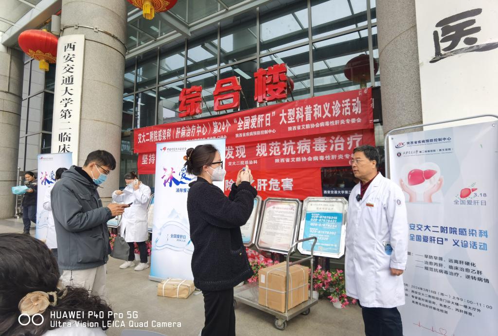 图1 党双锁主任接受采访.jpg