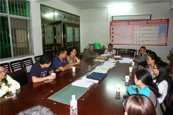 1与当地村委会座谈1.jpg 1与当地村委会座谈1.jpg