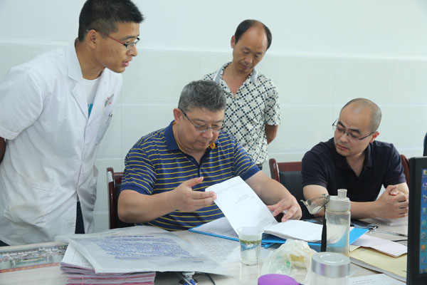 宋金辉副教授会诊.jpg 宋金辉副教授会诊.jpg