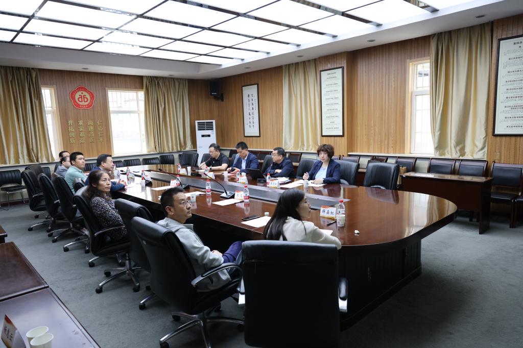 座谈会.jpg 座谈会.jpg