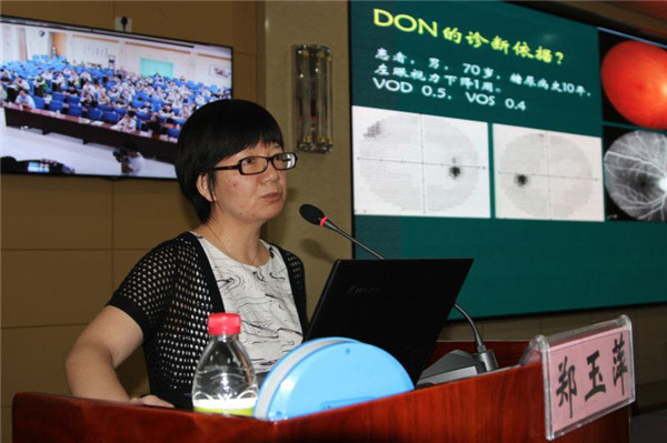 3[1].郑玉萍副教授做报告.jpg