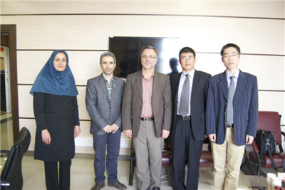 图4.王栋副教授、王放博士与德黑兰大学外事负责人员合影.jpg 图4.王栋副教授、王放博士与德黑兰大学外事负责人员合影.jpg