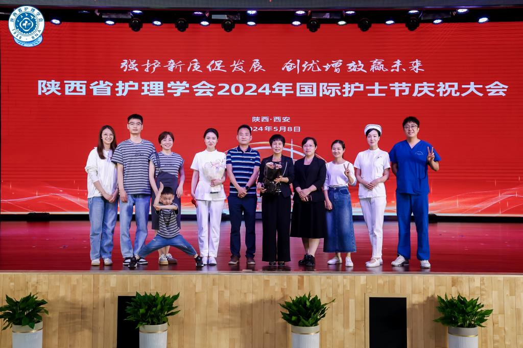 台上合照.jpg 台上合照.jpg