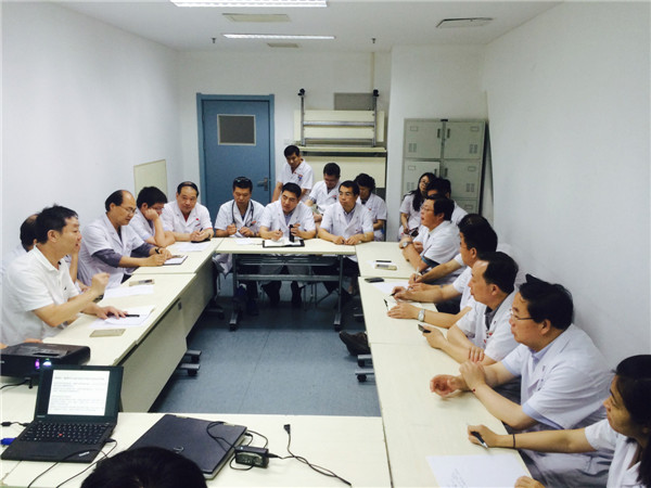 高院长主持会议.jpg 高院长主持会议.jpg