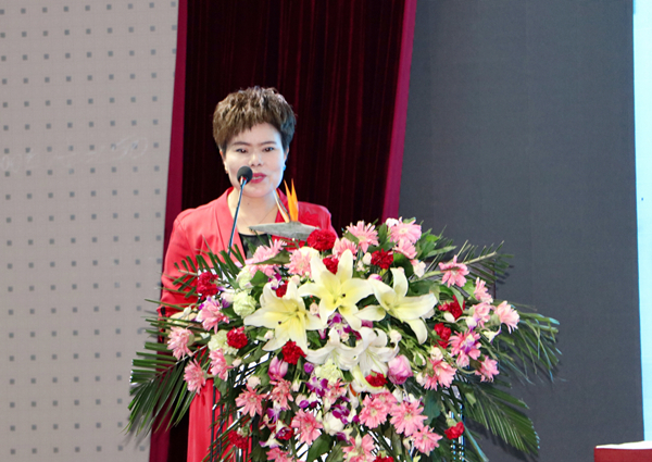 2.司慧君主任 主持_副本.jpg