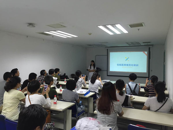 参观专业基地2.jpg 参观专业基地2.jpg