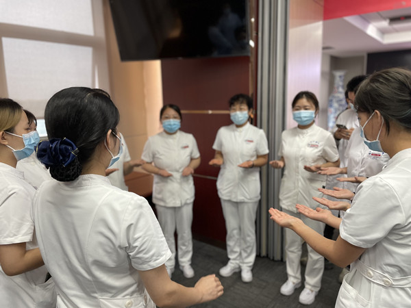 礼仪培训2-3_副本.jpg 礼仪培训2-3_副本.jpg