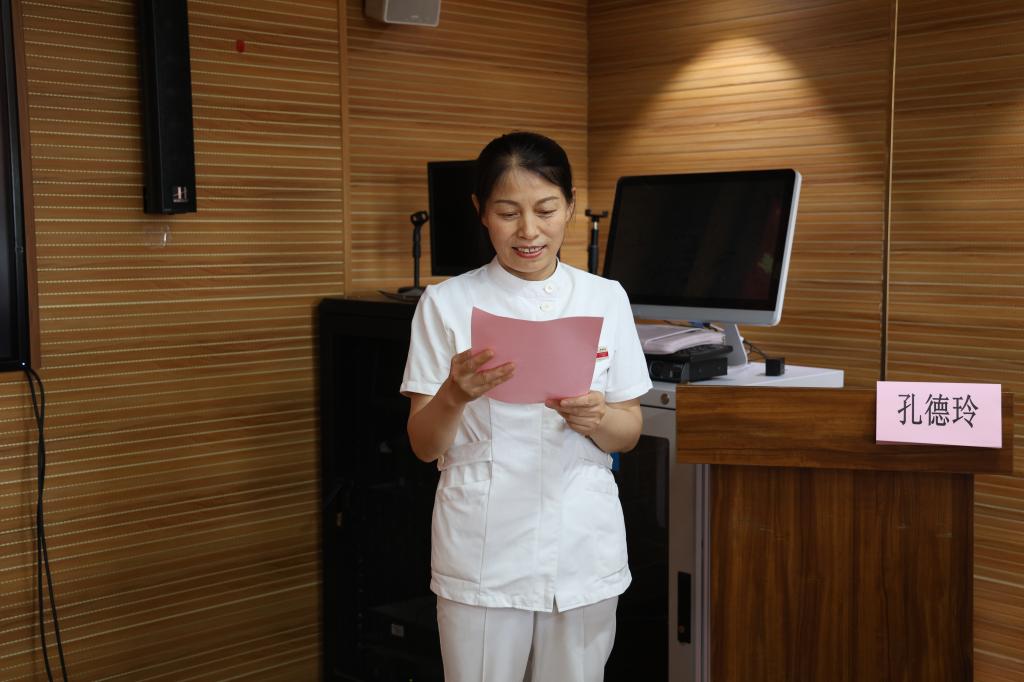 孔老师.JPG 孔老师.JPG