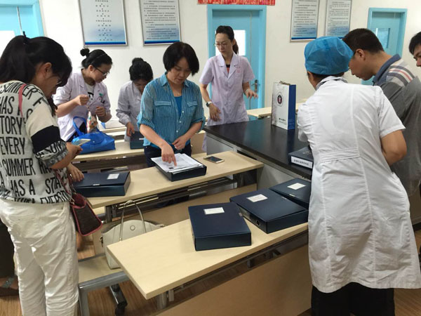 参观专业基地3.jpg 参观专业基地3.jpg