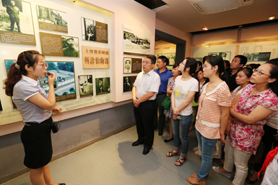 C:\Documents and Settings\Administrator\桌面\七一八办宣誓\AK7R1673.JPG