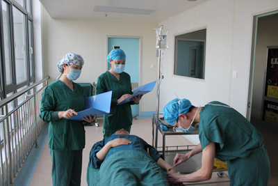 手术室报道 (2).JPG