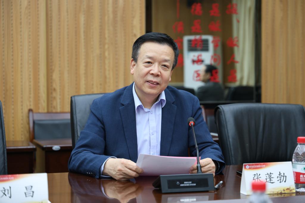 张蓬勃.jpg 张蓬勃.jpg