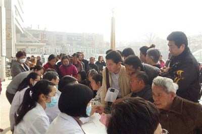 义诊现场.jpg 义诊现场.jpg