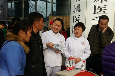 义诊护士.jpg 义诊护士.jpg