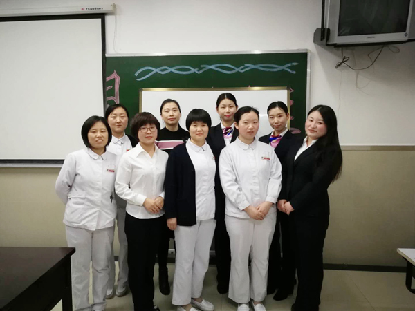 合影.jpg 合影.jpg