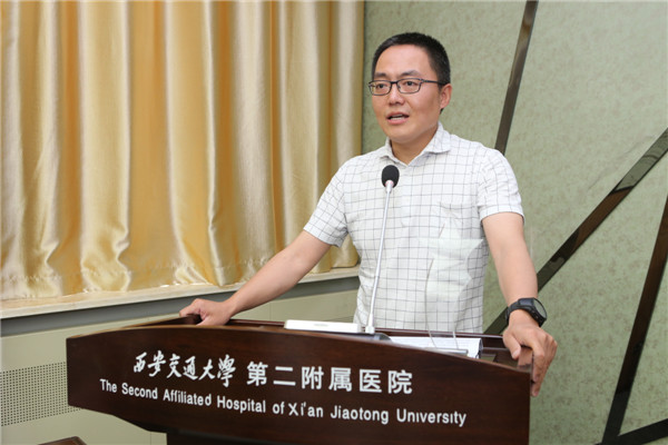 妇产科刘明主任医师作为《阿里阿里》的作品代表发言.JPG 妇产科刘明主任医师作为《阿里阿里》的作品代表发言.JPG