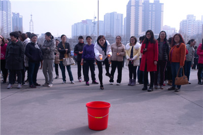 投乒乓球2.JPG 投乒乓球2.JPG