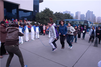 跳大绳比赛.JPG 跳大绳比赛.JPG