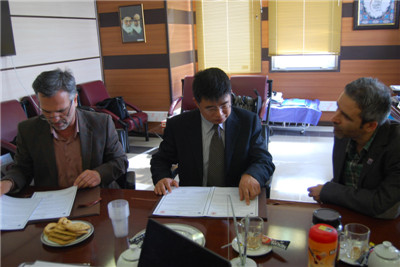 图1.王栋副教授商讨细节.jpg 图1.王栋副教授商讨细节.jpg