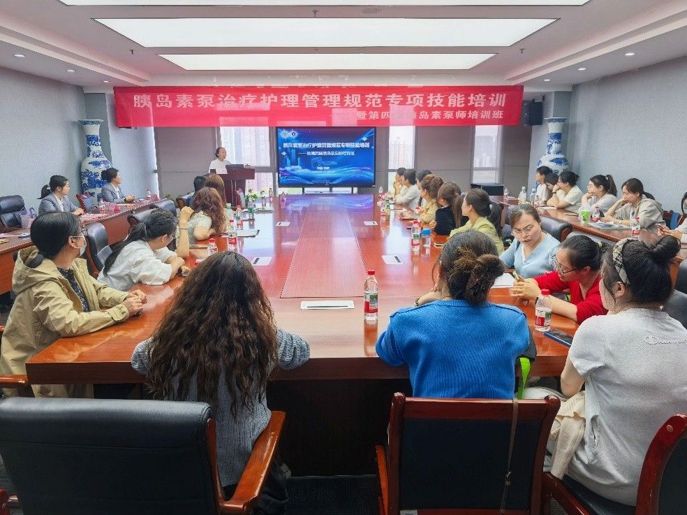 图11：张琳副护士长主持结业典礼.jpg