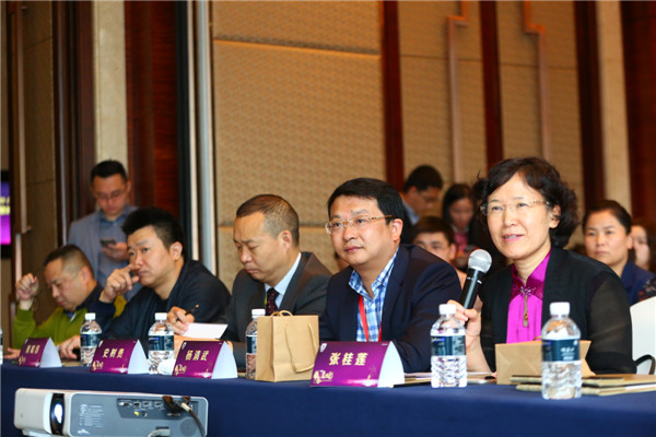 C:\Documents and Settings\Administrator\桌面\神内参加西部介入会报道\神内参加西部介入会报道\2.张桂莲评委点评穿刺点管理全国青年医师大赛.jpg