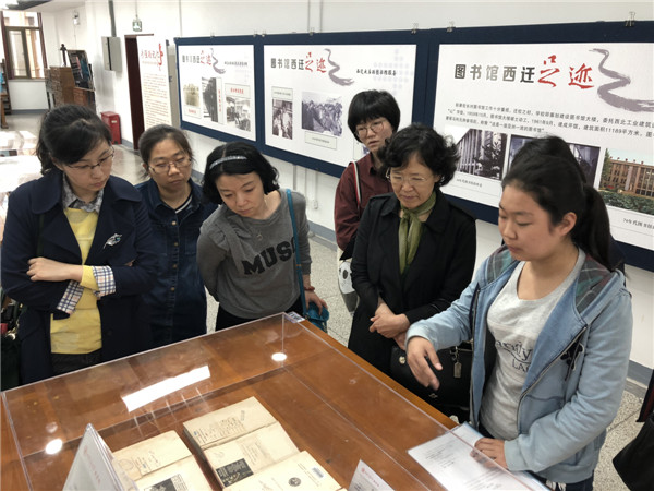 2. 认真聆听讲解人员的讲解.jpg