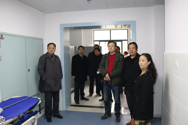 参观病房.jpg 参观病房.jpg