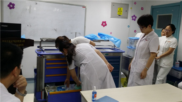 住院总确认急救物品.jpg