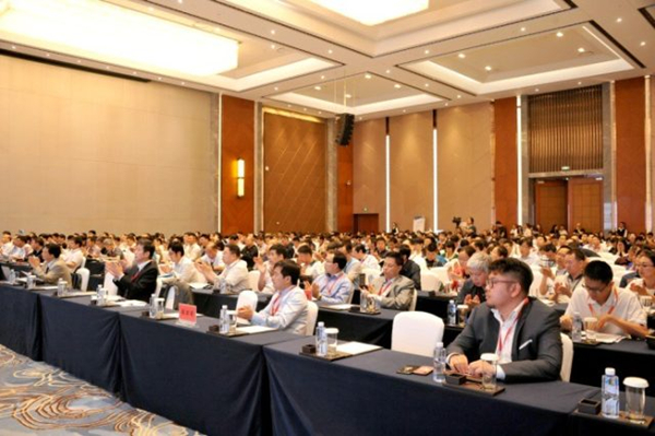 与会代表仔细聆听讲座 _副本.jpg