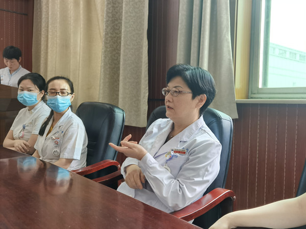 张巧俊主任进行点评_副本.jpg 张巧俊主任进行点评_副本.jpg