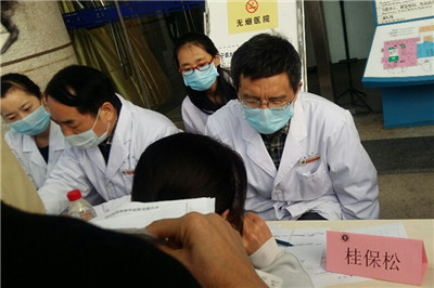 义诊医师桂保松主任医师.jpg 义诊医师桂保松主任医师.jpg