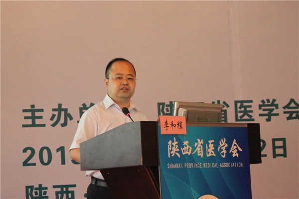 4.西安交大二院泌尿外科副主任李和程副教授做“腹腔镜根治性全膀胱切除术” 学术报告.jpg