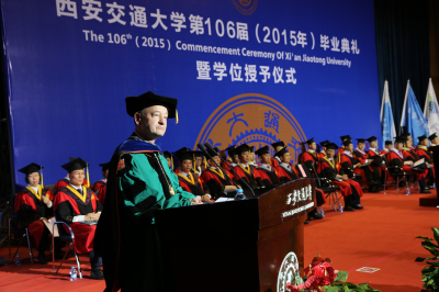 美国圣路易斯华盛顿大学校长Mark Wrighton向毕业生圆满完成学业表示衷心祝贺.jpg