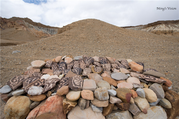 玛尼石堆.jpg 玛尼石堆.jpg
