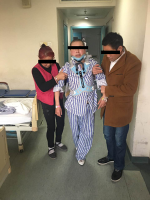 图5 病人术后行走.jpg