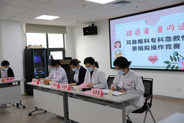 现场五位评委_副本.jpg 现场五位评委_副本.jpg