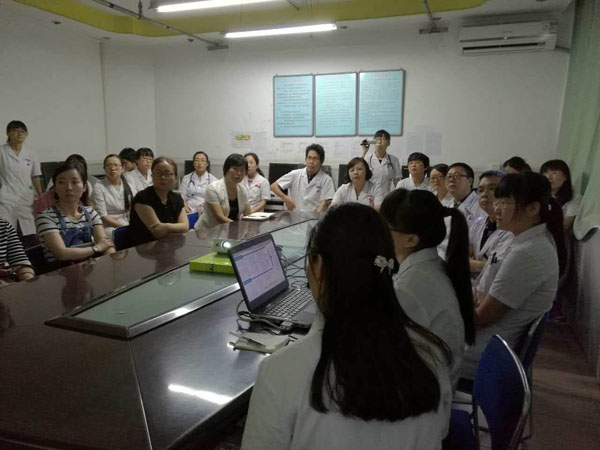 参观专业基地4.jpg 参观专业基地4.jpg