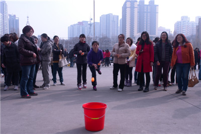 投乒乓球3.JPG 投乒乓球3.JPG