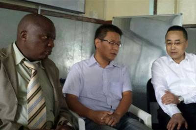 nry Ndindi交谈.jpg